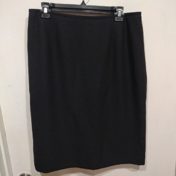 Le Suit Women's Basic Black Pencil Skirt 12- Minimalist Career Capsule Wardrobe - Picture 1 of 5